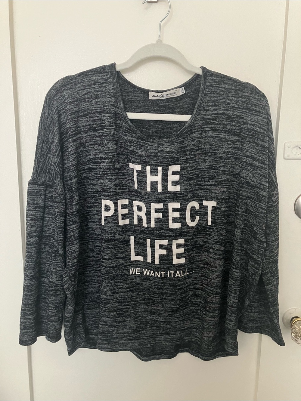 Gray Long-Sleeve T-Shirt with “The Perfect Life” Graphic Design, size 2XL